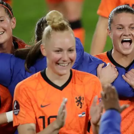 Hollanda ve Almanya finalde
