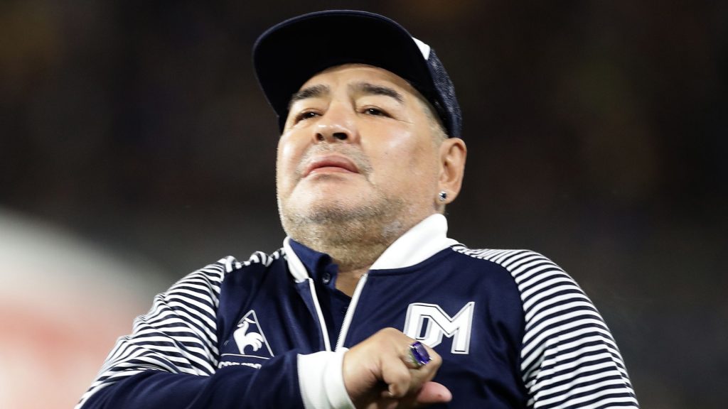 Arjantin efsanesi Diego Maradona başarılı beyin ameliyatından sonra iyileşiyor, kişisel doktor