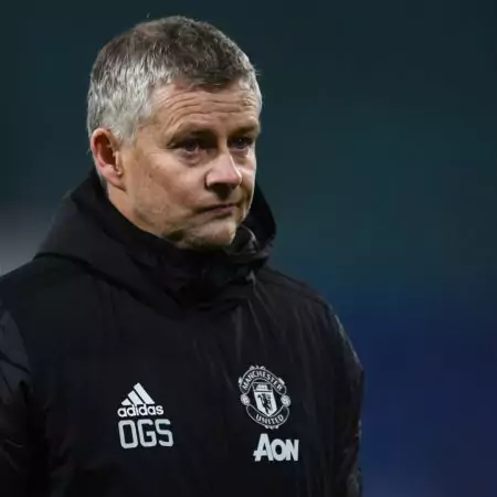 "Man Utd sadece doğru oyuncuya gitmeli, panik satın almamalı" Neville, Old Trafford